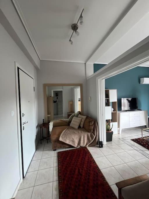 Maria'S Sunlit Apartment 比雷埃夫斯 外观 照片